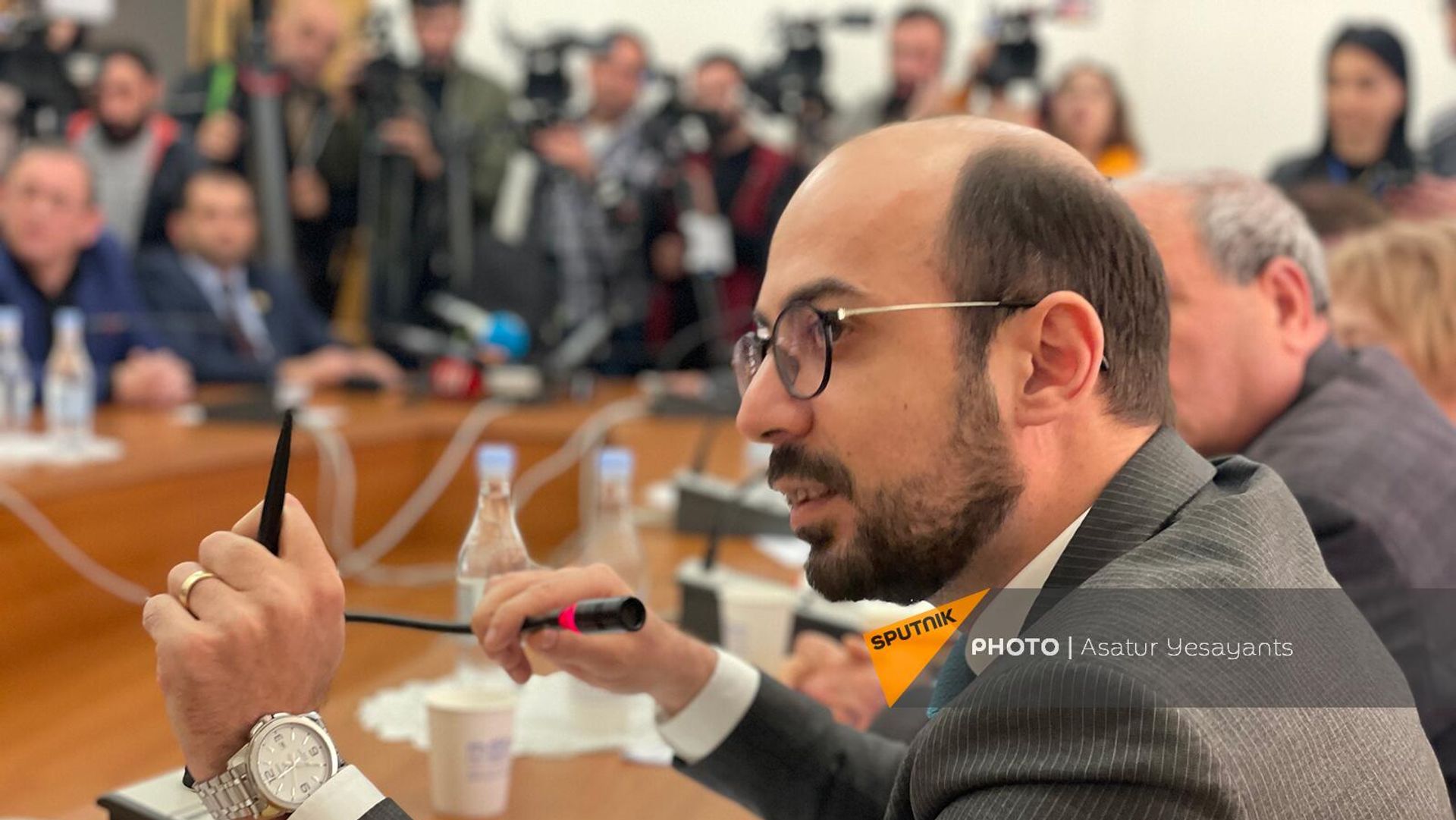 Արթուր Հովհաննիսյանը ԱԺ մարդու իրավունքների պաշտպանության և հանրային հարցերի հանձնաժողովի նիստում - Sputnik Արմենիա, 1920, 07.04.2023