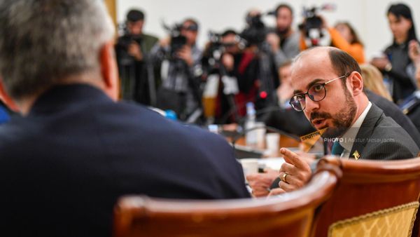 Артур Ованнисян на заседании Постоянной комиссии НС по защите прав человека и общественным вопросам (4 апреля 2022). Еревaн - Sputnik Армения