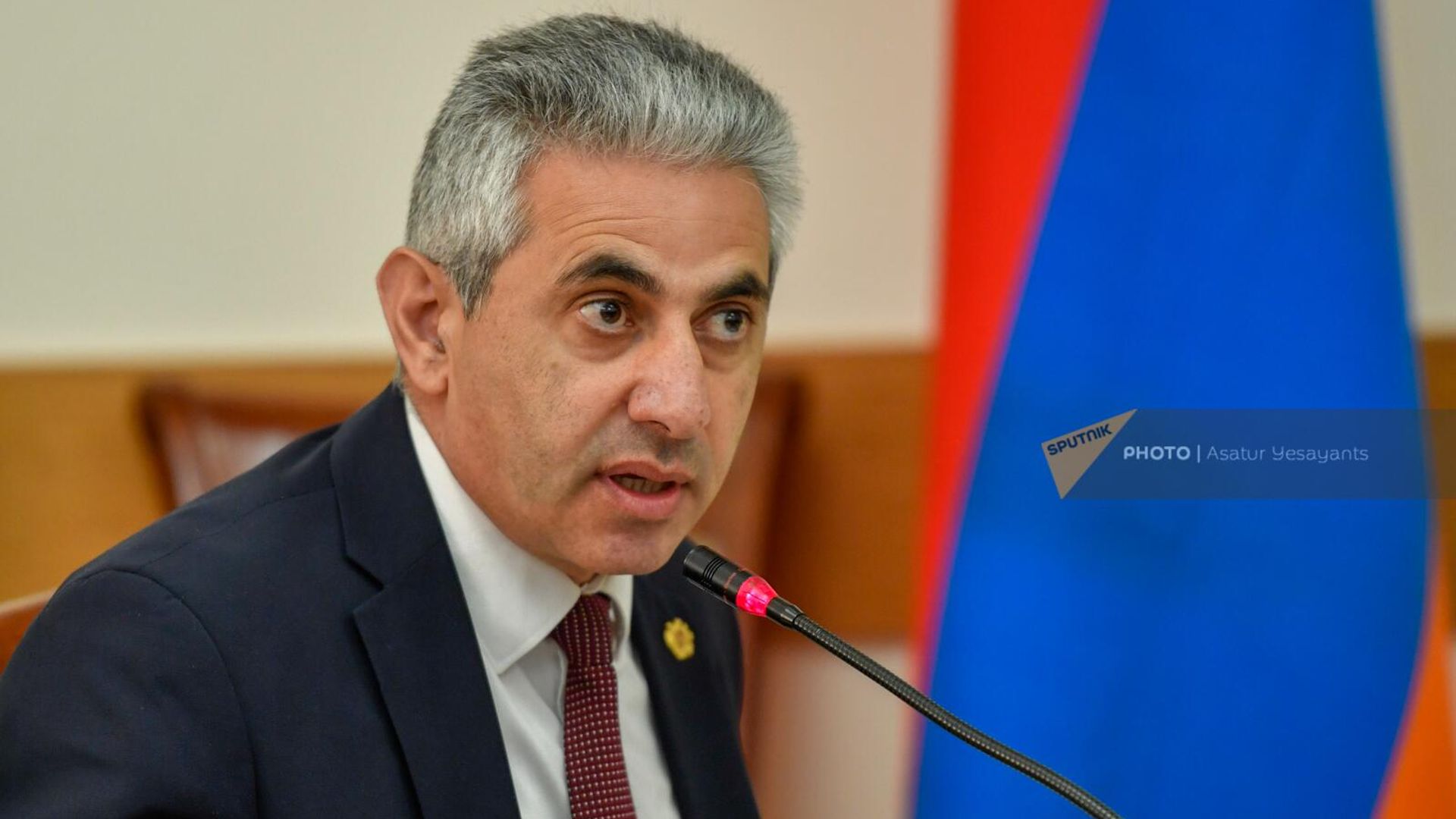 Эдгар Казарян на заседании Постоянной комиссии НС по защите прав человека и общественным вопросам (4 апреля 2022). Еревaн - Sputnik Армения, 1920, 20.04.2023
