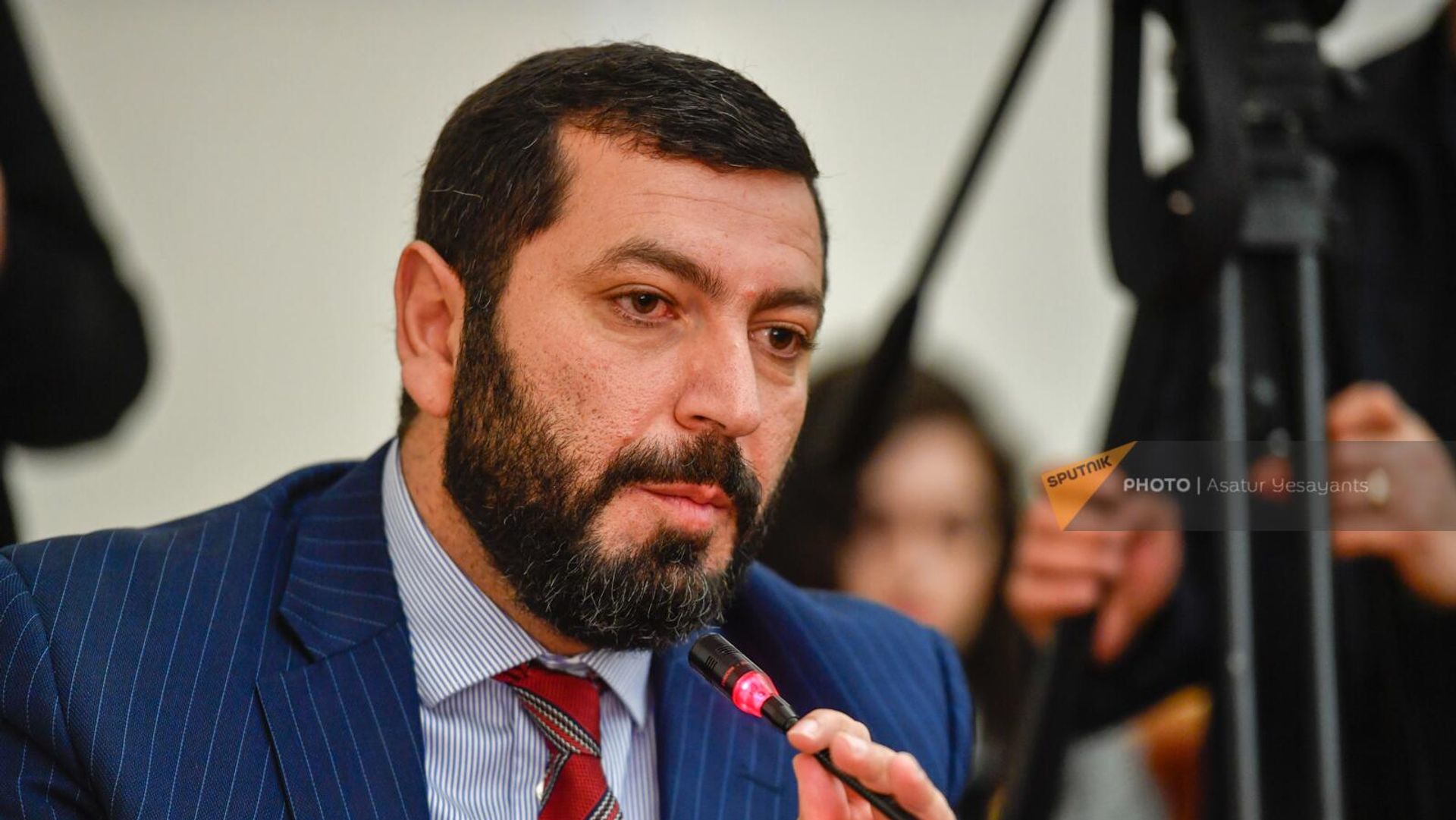 Рустам Бакоян на заседании Постоянной комиссии НС по защите прав человека и общественным вопросам (4 апреля 2022). Еревaн - Sputnik Армения, 1920, 30.09.2025