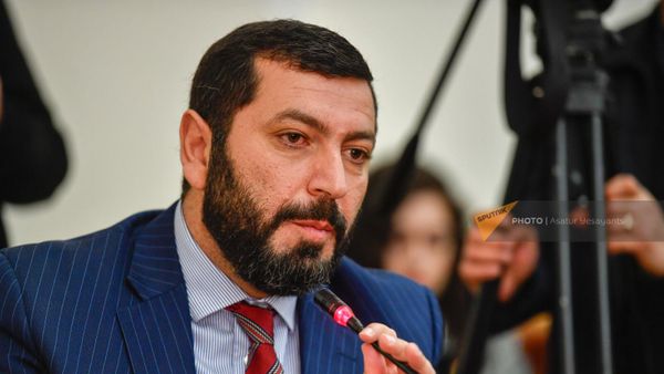 Рустам Бакоян на заседании Постоянной комиссии НС по защите прав человека и общественным вопросам (4 апреля 2022). Еревaн - Sputnik Армения