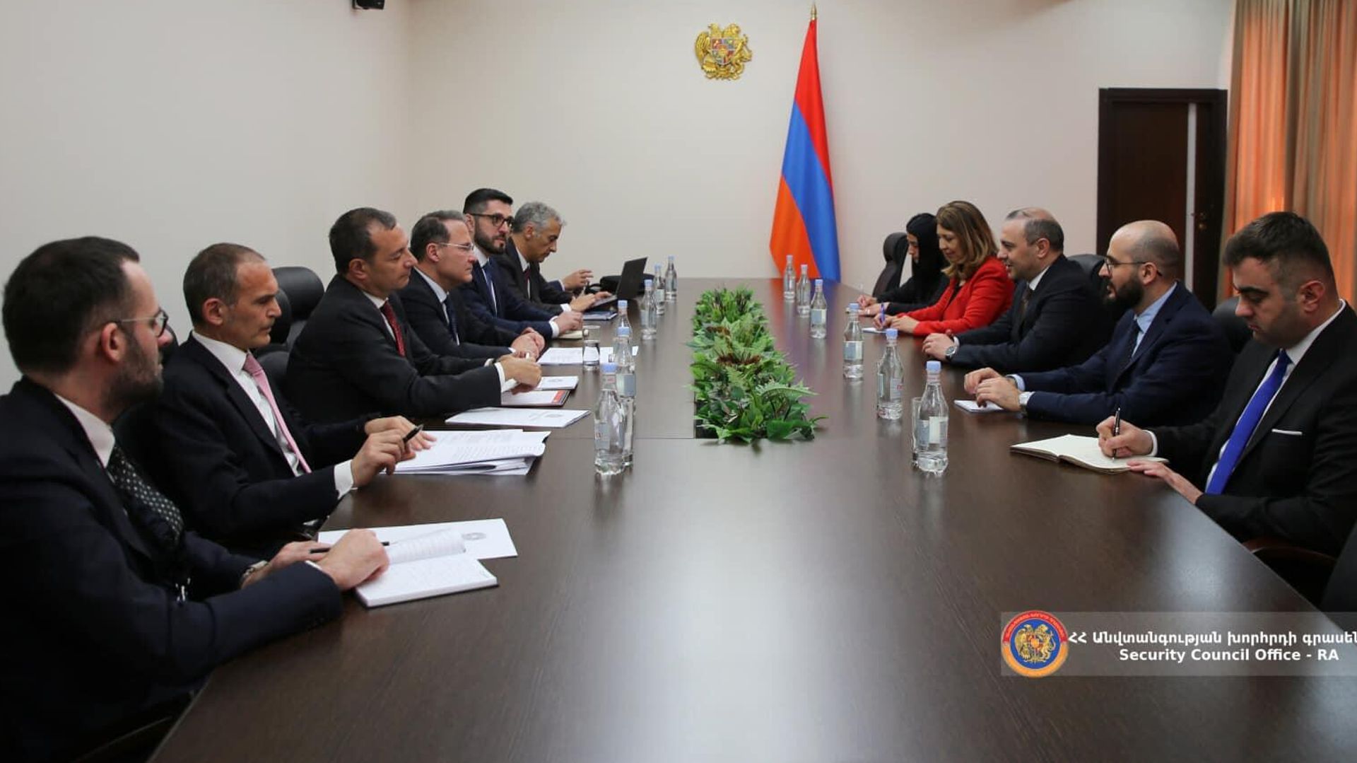 Արմեն Գրիգորյանն ընդունել է Իտալիայի արտաքին գործերի և միջազգային համագործակցության փոխնախարար Էդմոնդո Չիրիելի գլխավորած պատվիրակությանը - Sputnik Արմենիա, 1920, 04.04.2023