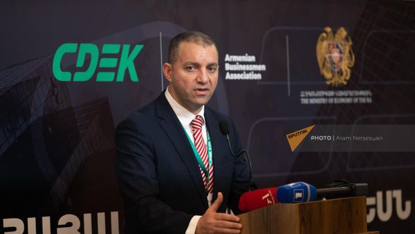 Министр экономики Ваан Керобян на бизнес-форуме Армянский бизнес без границ. Как выйти на международный рынок (6 апреля 2023). Еревaн - Sputnik Армения