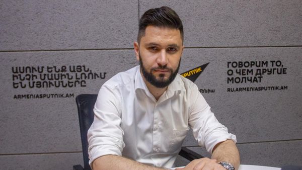 Политолог Бениамин Матевосян в гостях радио Sputnik - Sputnik Армения