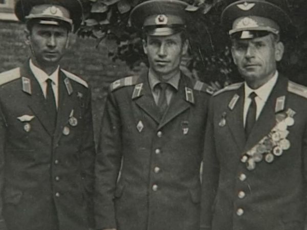 Как и многие мальчишки тех лет, Сергей мечтал стать летчиком-космонавтом. Его стихотворение, посвященное Герману Титову, было опубликовано в "Пионерской правде". А сам Сергей Николаевич поехал на Украину поступать в Черниговское авиационное училище. - Sputnik Армения