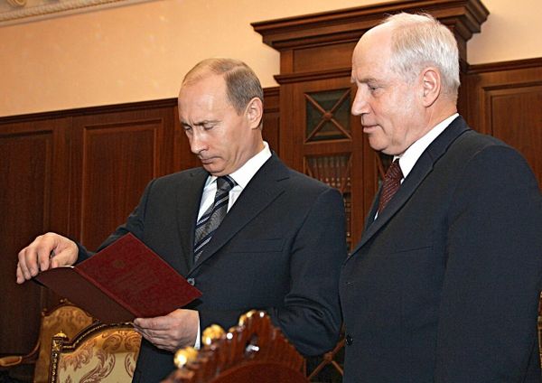 Это стало одной из причин назначения Лебедева на должность исполнительного секретаря СНГ в 2007 году. Президент России Владимир Путин, говоря про новое место работы Сергея Николаевича, подчеркнул, что это "самое важное для нашей внешней политики направление". - Sputnik Армения