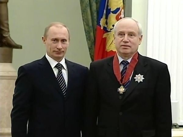 Лебедев награжден орденом "За заслуги перед Отечеством", помимо этого у него множество наград из стран ближнего зарубежья, такие как орден "Дустлик" из Узбекистана, орден Почета из Беларуси, Орден Стефана Великого из Молдовы и многие другие. - Sputnik Армения