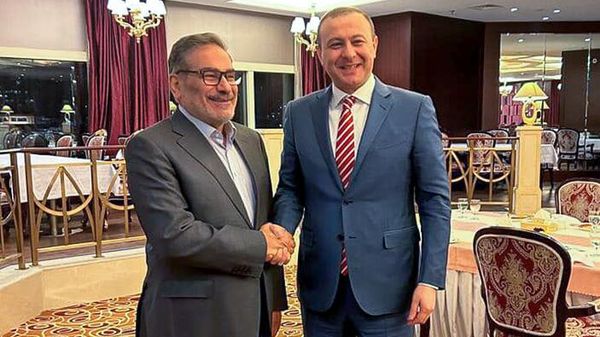 Секретарь Совбеза Армении Армен Григорян провел рабочий ужин с секретарем Верховного Совета национальной безопасности Ирана Али Шамхани (9 апреля 2023). - Sputnik Армения