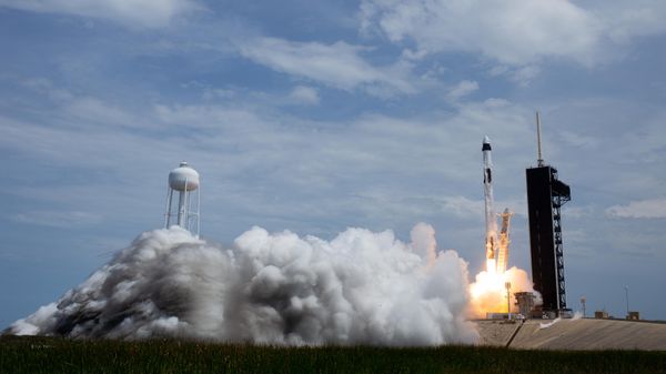 Первый пилотируемый запуск корабля Crew Dragon, созданного компанией SpaceX Илона Маска, со стартовой площадки Launch Complex 39A, остров Уилсон, Флорида, США 30.05.2020 - Sputnik Армения