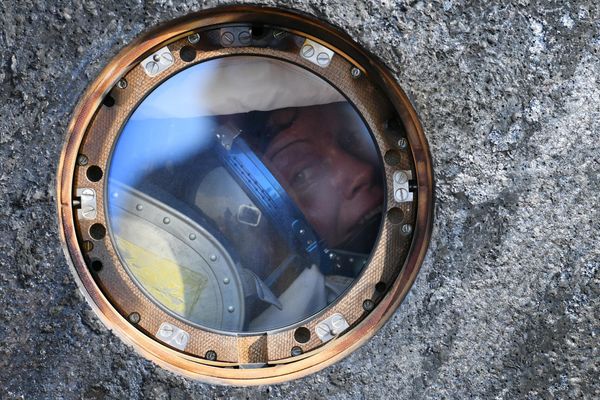 Астронавт NASA Энн МакКлейн после посадки спускаемого аппарата транспортного пилотируемого корабля "Союз МС-11". - Sputnik Армения
