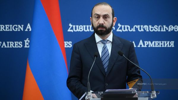 Министр иностранных дел Армении Арарат Мирзоянна совместной пресс-конференции с главой МИД Северной Македонии, действующим председателем ОБСЕ Бyярom Осмaни  по итогам встречи (13 апреля 2023). Еревaн - Sputnik Армения