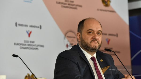 Руководитель аппарата премьер-министра Араик Арутюнян на пресс-конференции в преддверии Чемпионата Европы по тяжелой атлетике 2023 (13 апреля 2023). Еревaн - Sputnik Армения