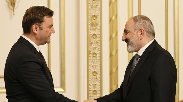 Премьер-министр Никол Пашинян принял действующего председателя ОБСЕ, министра иностранных дел Северной Македонии Буяра Османи (13 апреля 2023). Еревaн - Sputnik Армения