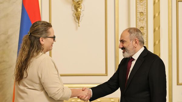 Премьер-министр Никол Пашинян принял заместителя госсекретаря США Эрику Олсон (18 апреля 2023). Еревaн - Sputnik Армения