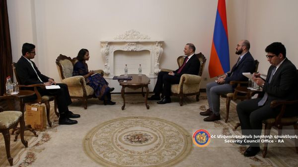 Արմեն Գրիգորյանն ընդունել է ՀՀ-ում Հնդկաստանի նորանշանակ դեսպան Նիլակշի Սահա Սինհային - Sputnik Արմենիա
