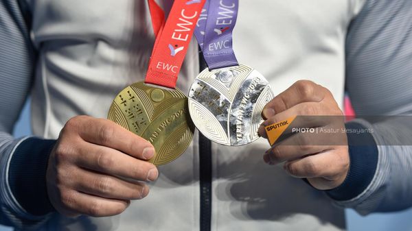 Рафик Арутюнян из сборной Армении завоевал бронзовую медаль в мужской категории 81 кг группы А во время чемпионата Европы по тяжелой атлетике (19 апреля 2023). Еревaн - Sputnik Армения
