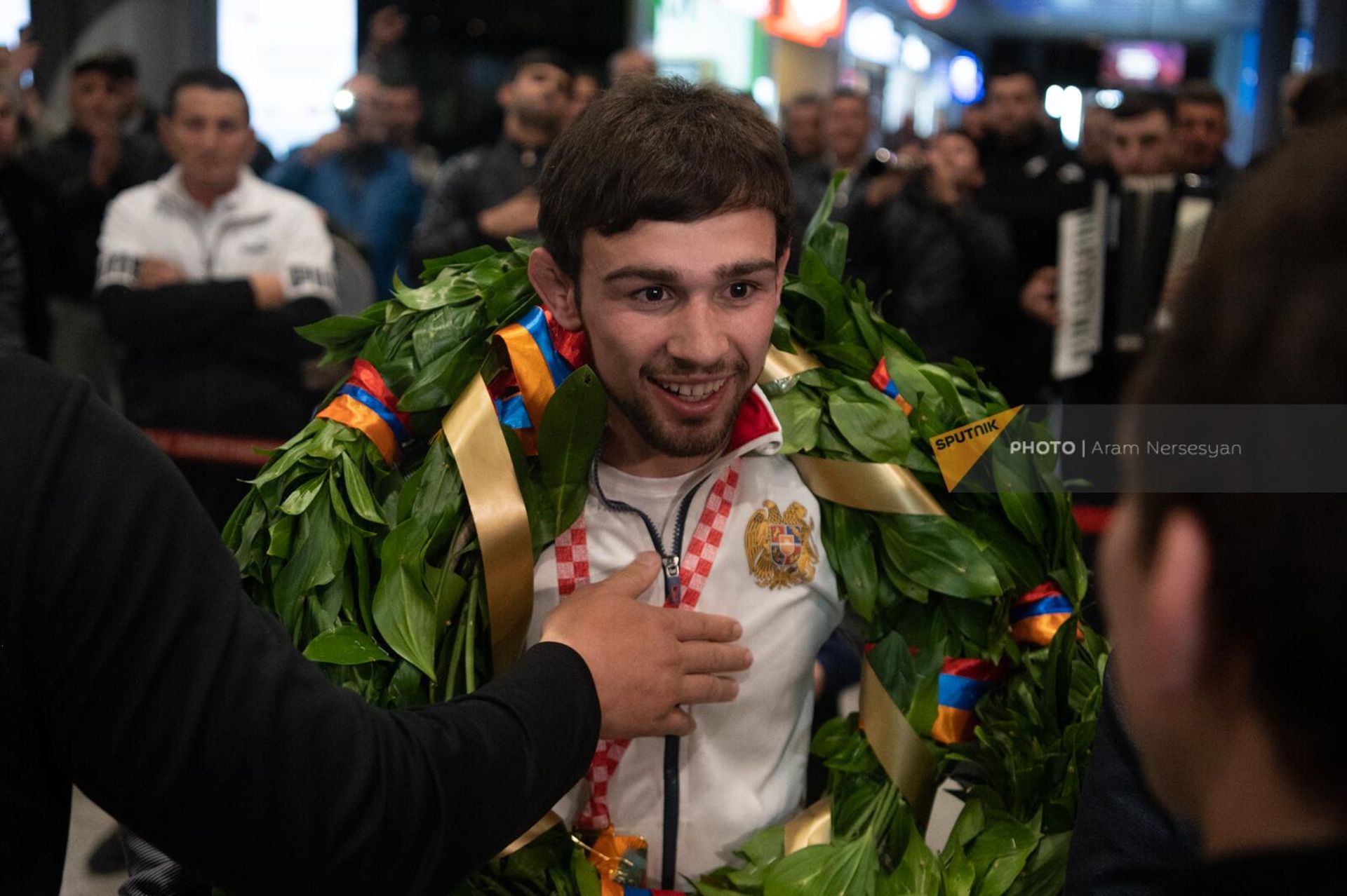 Чемпион Европы по вольной борьбе Арсен Арутюнян в аэропорту Звартноц по возвращении на родину (21 апреля 2023). Еревaн Чемпион Европы по вольной борьбе Арсен Арутюнян в аэропорту Звартноц по возвращении на родину (21 апреля 2023). Еревaн - Sputnik Արմենիա, 1920, 21.04.2023