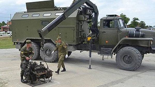 Военнослужащие ремонтной роты военной базы ЮВО в Армении завершили обслуживание и перевод военной и спецтехники подразделения на летний режим эксплуатации - Sputnik Армения