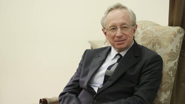Заместитель министра иностранных дел России Михаил Галузин на встрече с министром иностранных дел Армении (25 апреля 2023). Еревaн - Sputnik Армения