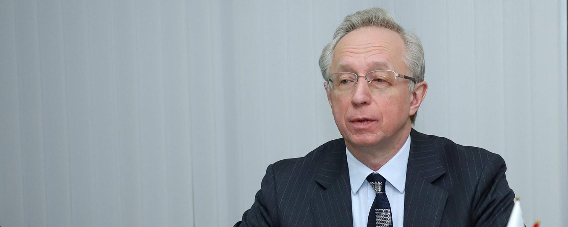 Замминистра иностранных дел РФ Михаил Галузин во время консультаций между МИД Армении и России на тему развития двусторонних отношений и обеспечения региональной безопасности (25 апреля 2023). Еревaн - Sputnik Армения, 1920, 27.05.2023