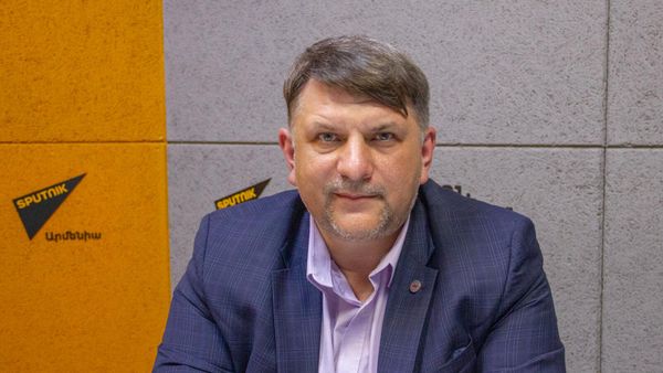 Эксперт Виктор Сапрыка в гостях радио Sputnik  - Sputnik Армения
