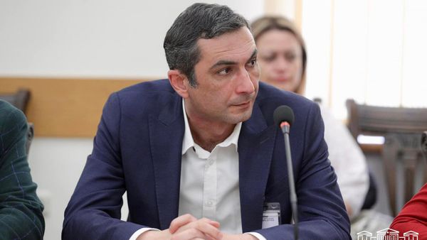 Сурен Назинян на встрече-обсуждении на тему Определение предотвращения незаконного оборота наркотиков в РА, текущего состояния, возможных проявлений, а также эффективных средств борьбы с ним (27 апреля 2023). Еревaн - Sputnik Армения