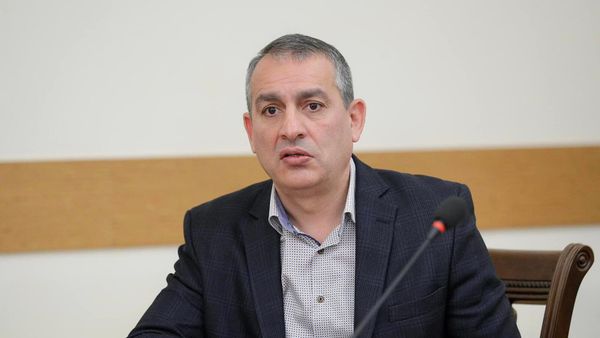 Армен Хачатрян на встрече-обсуждении на тему Определение предотвращения незаконного оборота наркотиков в РА, текущего состояния, возможных проявлений, а также эффективных средств борьбы с ним (27 апреля 2023). Еревaн - Sputnik Армения