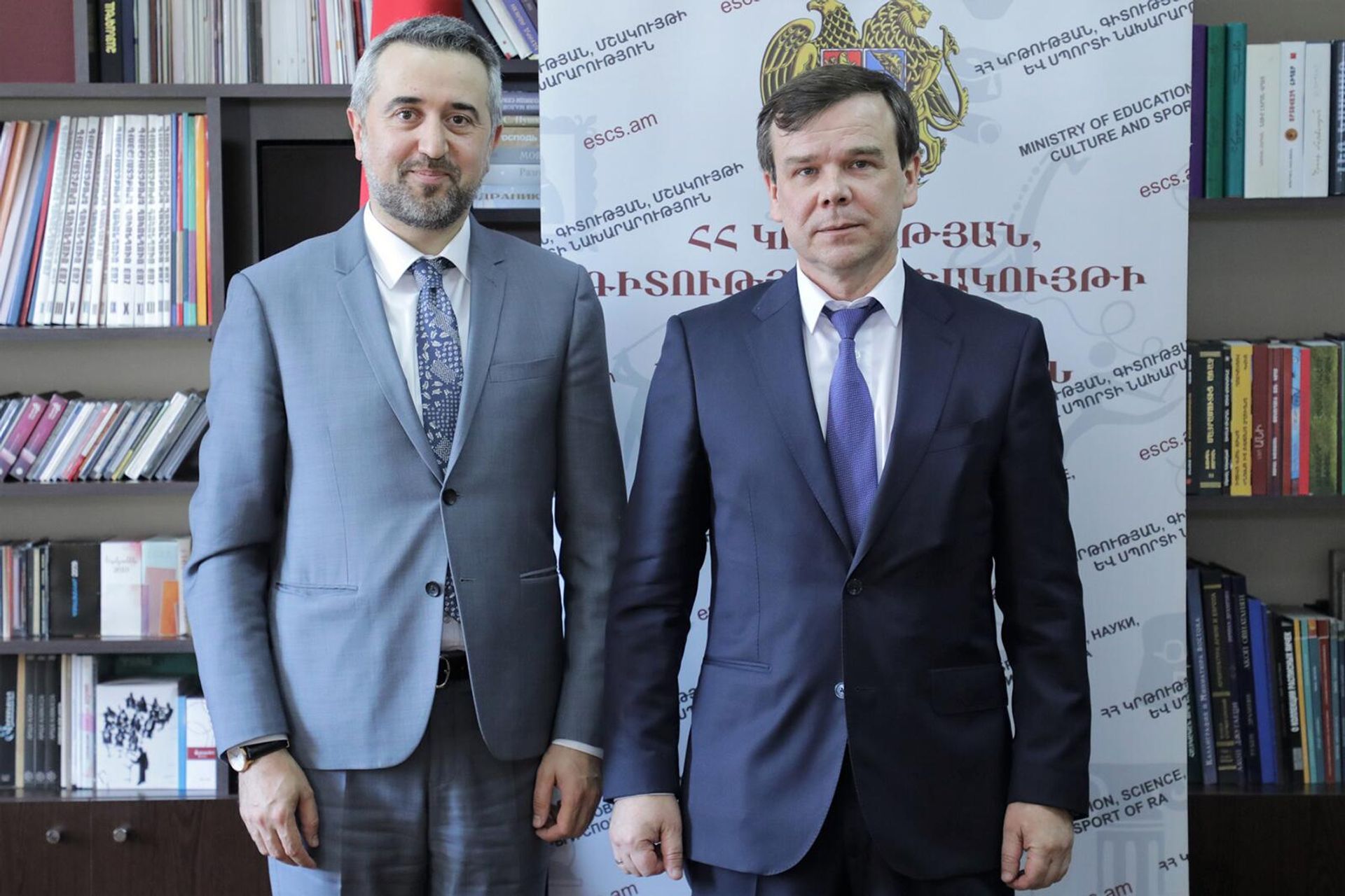 Заместитель министра ОНКС РА Ара Хзмалян принял заместителя министра культуры РФ Владимира Осинцева (27 апреля 2023). Еревaн - Sputnik Արմենիա, 1920, 27.04.2023