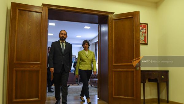Արարատ Միրզոյանն ու Կատրին Կոլոննան - Sputnik Արմենիա