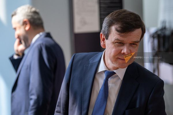 Заместители министров культуры РФ Владимир Осинцев и ОНКС РА Ара Хзмалян на выставке Пою тебя Армения моя в Доме-музее Арама Хачатуряна (28 апреля 2023). Еревaн Заместители министров культуры РФ Владимир Осинцев и ОНКС РА Ара Хзмалян на выставке Пою тебя Армения моя в Доме-музее Арама Хачатуряна (28 апреля 2023). Еревaн - Sputnik Армения