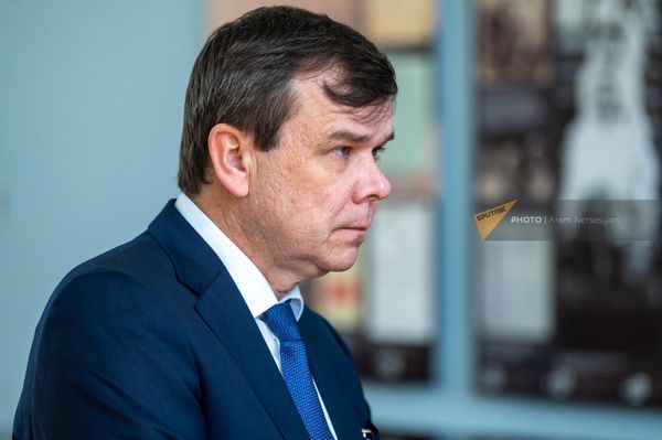 Заместитель министра культуры РФ Владимир Осинцев на выставке Пою тебя Армения моя в Доме-музее Арама Хачатуряна (28 апреля 2023). Еревaн Заместитель министра культуры РФ Владимир Осинцев на выставке Пою тебя Армения моя в Доме-музее Арама Хачатуряна (28 апреля 2023). Еревaн - Sputnik Армения