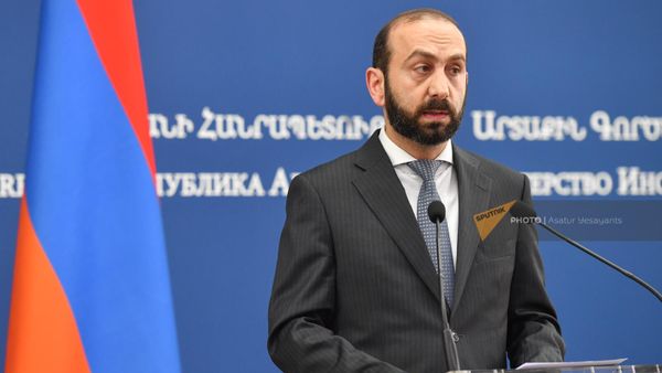 Совместная пресс-конференция министров иностранных дел Армении и Франции Арарата Мирзояна и Катрин Колонны по итогам встречи (28 апреля 2023). Еревaн - Sputnik Армения