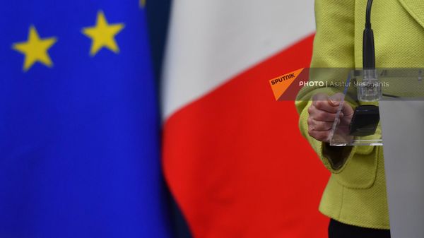 Министр иностранных дел Франции Катрин Колонна на совместной пресс-конференции со своим армянским коллегой по итогам встречи (28 апреля 2023). Еревaн - Sputnik Армения