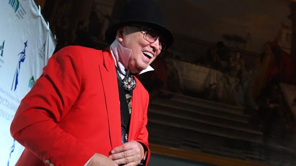 Модельер Вячеслав Зайцев перед церемонией вручения Первой театральной премии России Хрустальная Турандот (15 сентября 2019). Подмосковье - Sputnik Армения