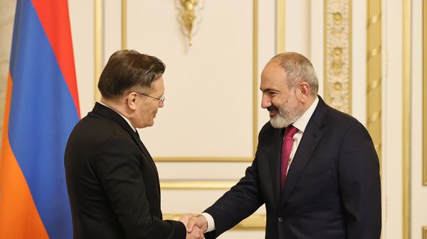 Ալեքսեյ Լիխաչովն ու Նիկոլ Փաշինյանը - Sputnik Արմենիա