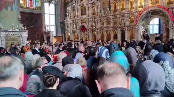 Отпевание модельера Вячеслава Зайцева проходит в Соборе Троицы Живоначальной в подмосковном Щёлкове - Sputnik Армения