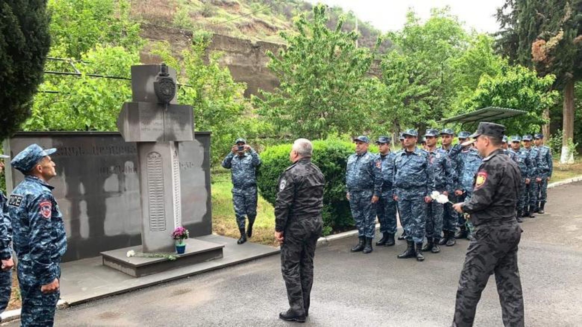 Начальник полиции, заместитель министра внутренних дел, генерал-майор полиции Арам Ованнисян и командующий войсками полиции МВД, полковник Айк Бабаян посетили Сюникскую область (3 мая 2023) - Sputnik Армения, 1920, 04.05.2023