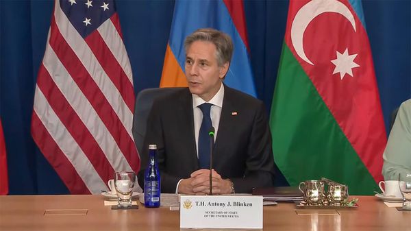Госсекретарь США Энтони Блинкен на трехсторонней встрече с главами МИД Армении и Азербайджана (4 мая 2023). Вашингтон - Sputnik Армения