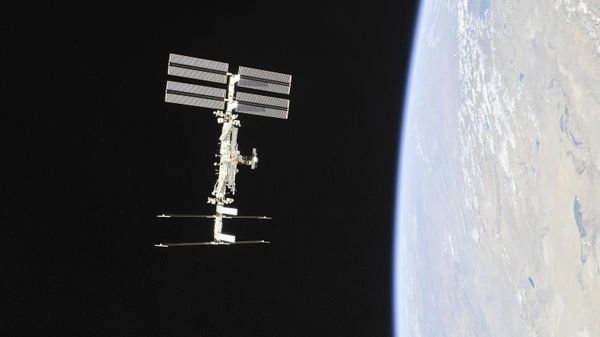 Международная космическая станция на орбите Земли - Sputnik Армения