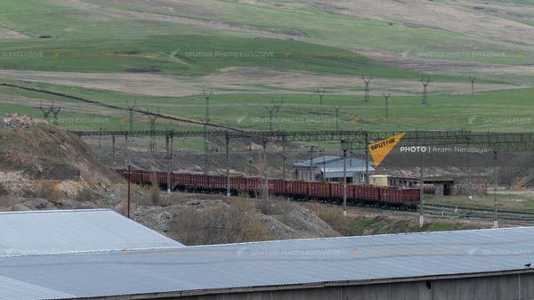 Вагоны у Соткского рудника - Sputnik Армения