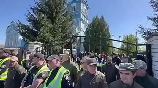 Раскольники ПЦУ захватили Свято-Михайловский храм канонической УПЦ в городе Боярка Киевской области - Sputnik Армения