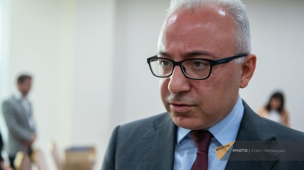 Замминистра иностранных дел Армении Мнацакан Сафарян на армяно-индийском форуме (8 мая 2023). Еревaн - Sputnik Армения