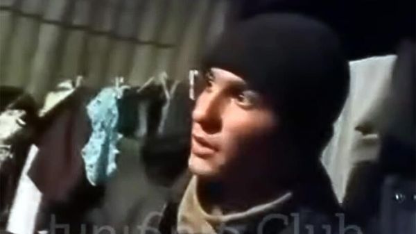 Азербайджанский военнослужащий после проникновения в армянское село Бнунис. Кадр из видео в тг-канале Խուճուճ Club - Sputnik Армения
