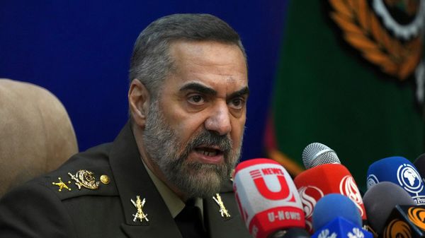 Министр обороны Ирана генерал Мохаммад Реза Аштиани на пресс-конференции (6 марта 2023). Тегеран - Sputnik Армения