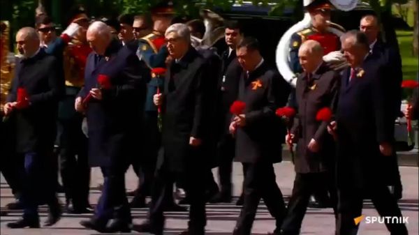 Путин и лидеры стран СНГ возложили цветы к Могиле Неизвестного Солдата в Александровском саду - Sputnik Армения