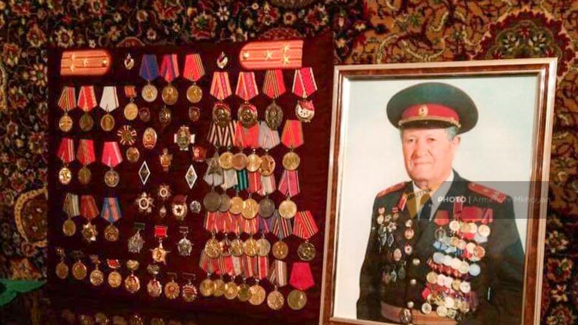 Фотография и награды участника Великой Отечественной войны Перча Согояна, деда Ованнеса Саркисяна Фотография и награды участника Великой Отечественной войны Перча Согояна, деда Ованнеса Саркисяна - Sputnik Армения, 1920, 09.05.2023