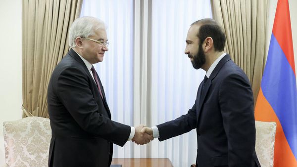 Արարատ Միրզոյանն ընդունել է Իգոր Խովաևին - Sputnik Արմենիա