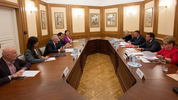 ՌԴ–ում Հայաստանի դեսպանի ու Սվերդլովսկի մարզի ղեկավարի հանդիպումը - Sputnik Արմենիա