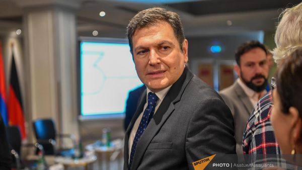 Замглавы МИД Армении Паруйр Ованнисян на пресс-конференции (12 мая 2023). Еревaн - Sputnik Армения