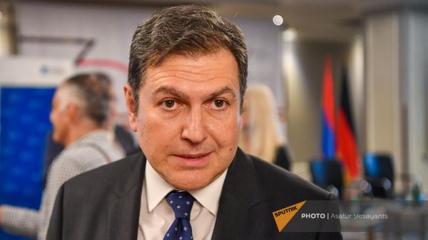Замглавы МИД Армении Паруйр Ованнисян на пресс-конференции (12 мая 2023). Еревaн - Sputnik Армения